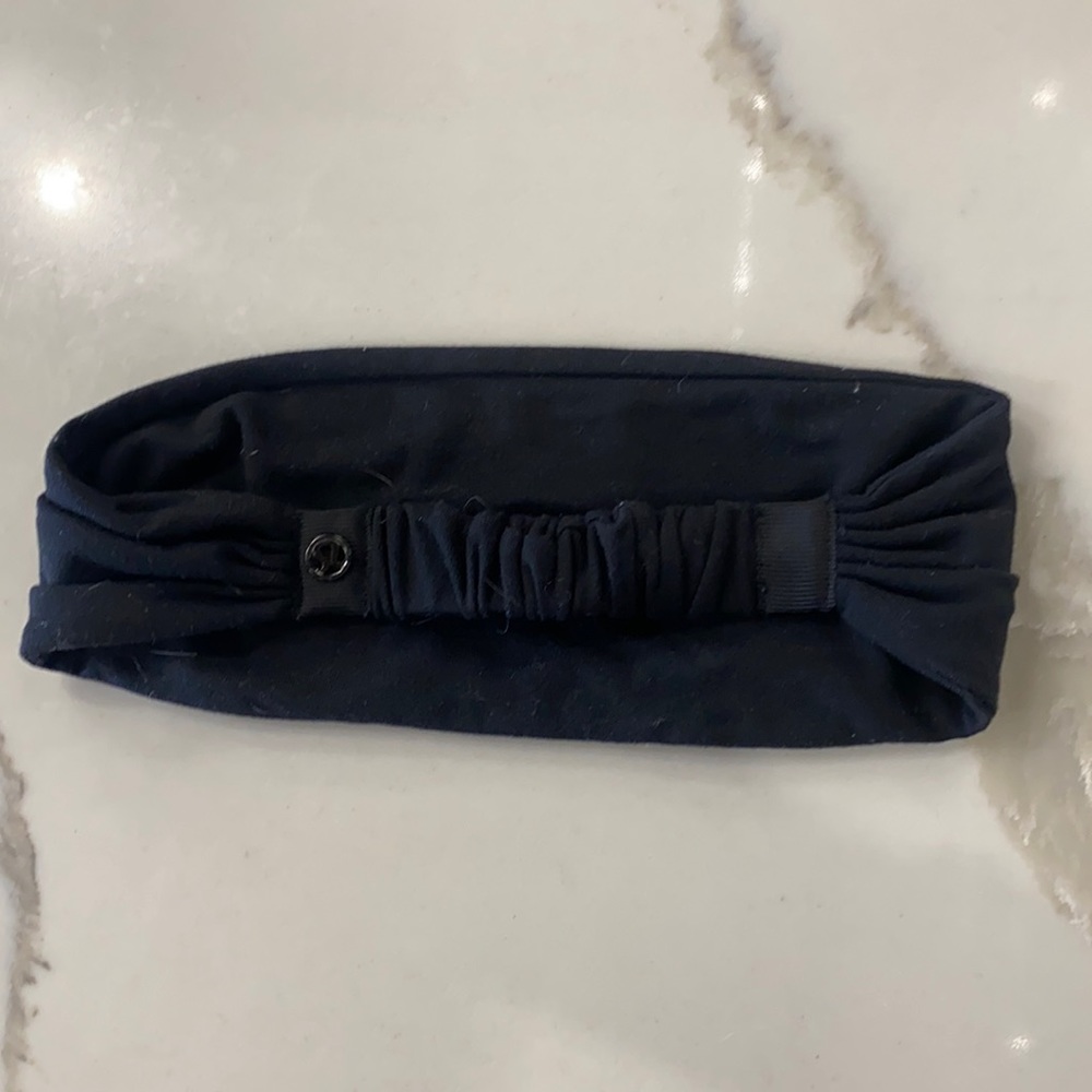 Black lululemon headband